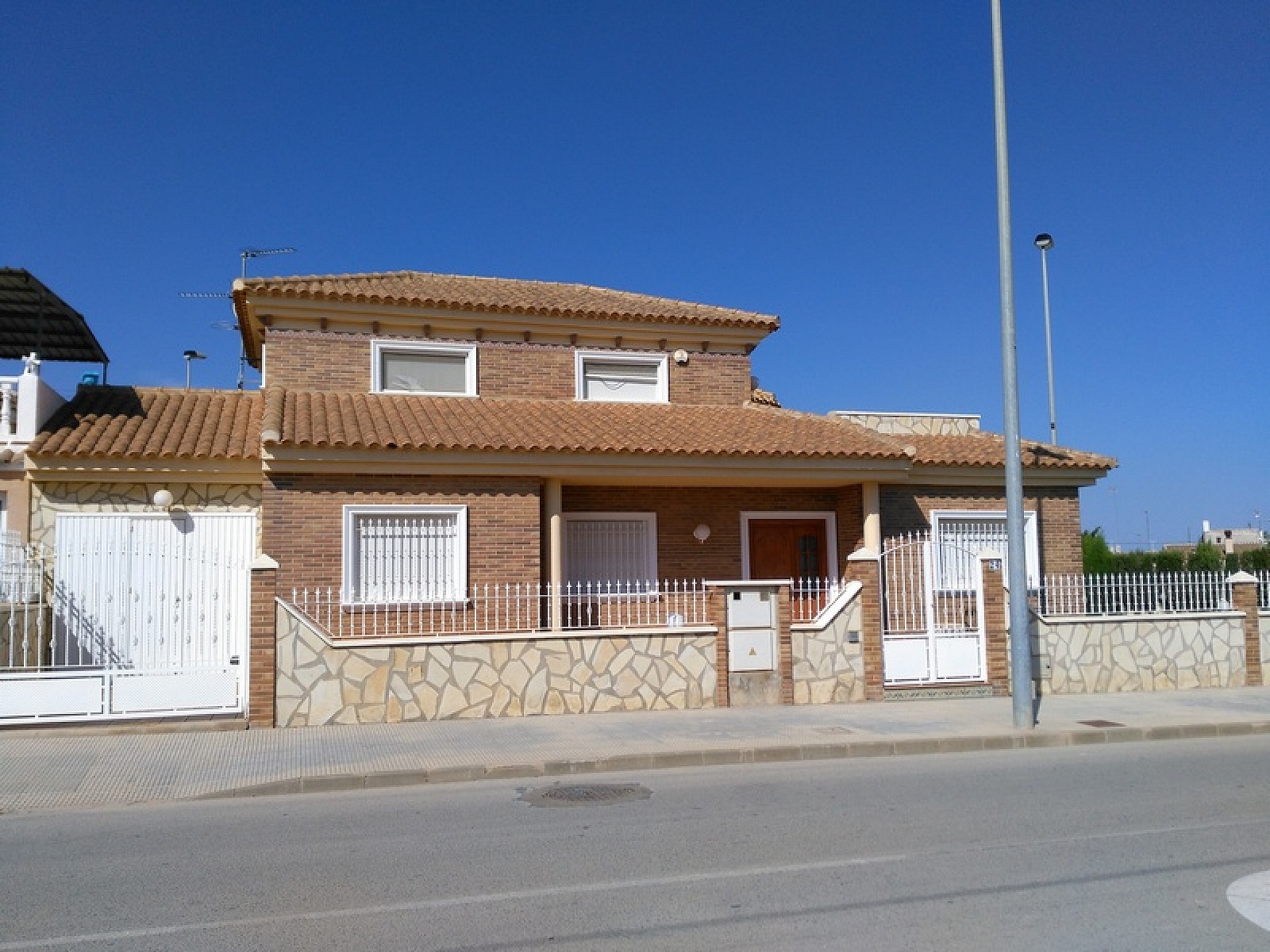 Main Photo of a 5 bedroom  Detached House for sale