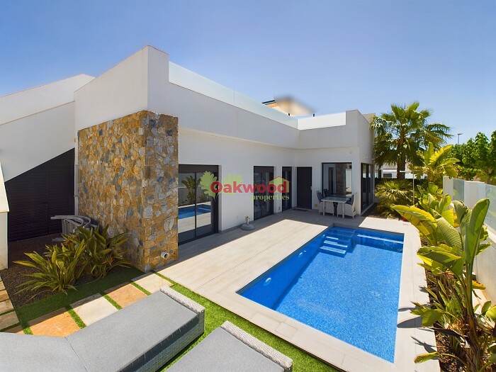 Semi - detached villa in Pilar de la Horadada
