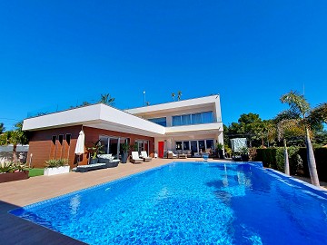 Detached villa in Pinar de Campoverde