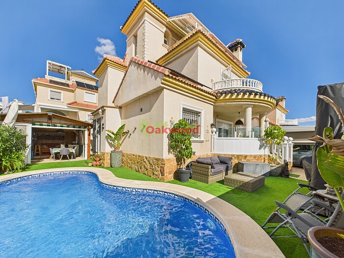 Detached Villa in Pinar de Campoverde