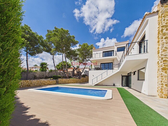 Detached Custom Built Villa in Pinar de Campoverde