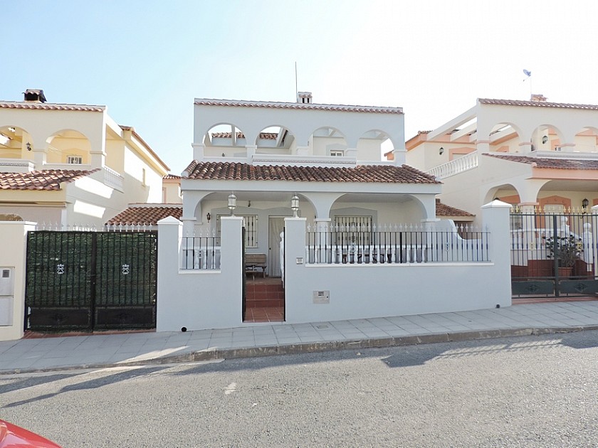 Detached villa in Pinar de Campoverde Oakwood properties